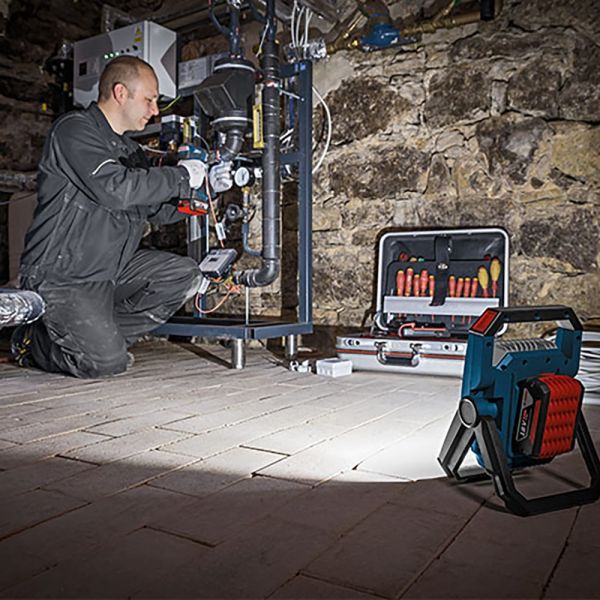 Refletor led à bateria Bosch GLI 18V-1900, 18V SB, 1900 lúmens 