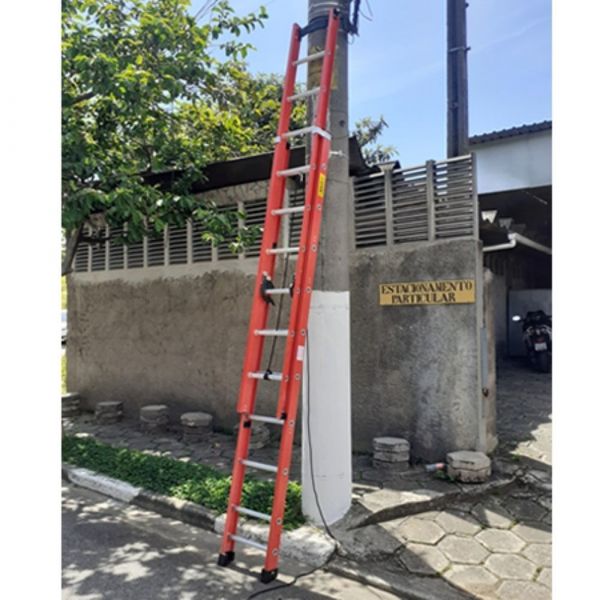 Escada Extensível Fibra de Vidro 32 Degraus FE832 Alulev