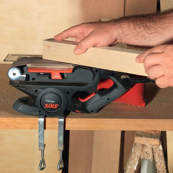 Lixadeira de Cinta Skil 7640 900W 220V com 3 Lixas e Maleta