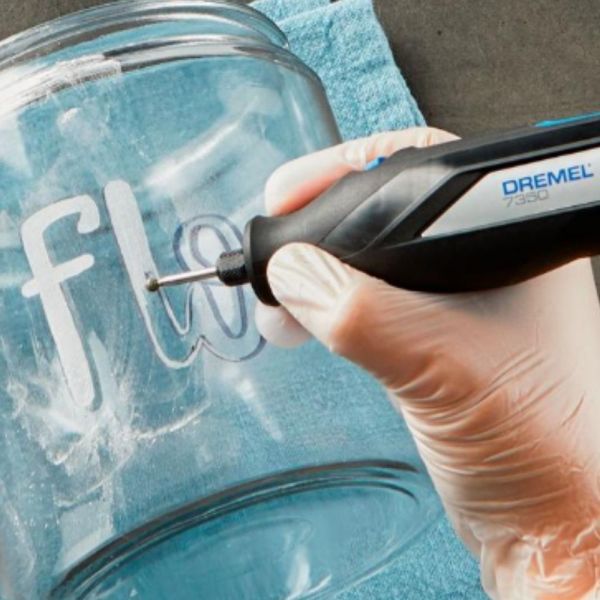 Micro Retífica à Bateria 4V 1/8 Pol. com 5 Acessórios 7350 Dremel