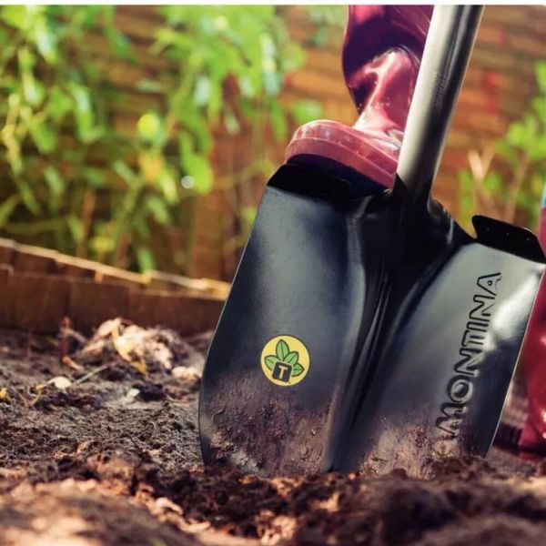 Pá de Bico Reto em Aço com Cabo de Madeira Apoio Pé Tramontina