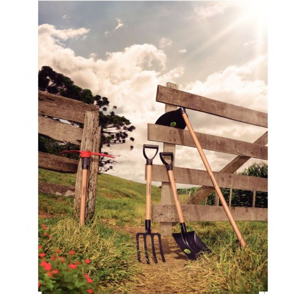 Pá Quadrada com Cabo 71 cm Tramontina