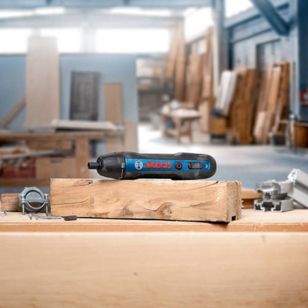 Parafusadeira a Bateria Bosch Go 3,6V BIVOLT com 2 Bits e 1 cabo USB