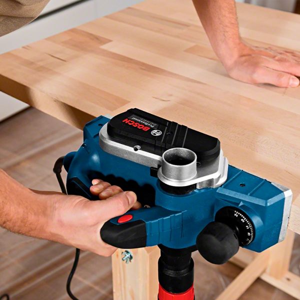 Plaina Bosch GHO 26-82 D 710W 220V com Saco Coletor de Pó