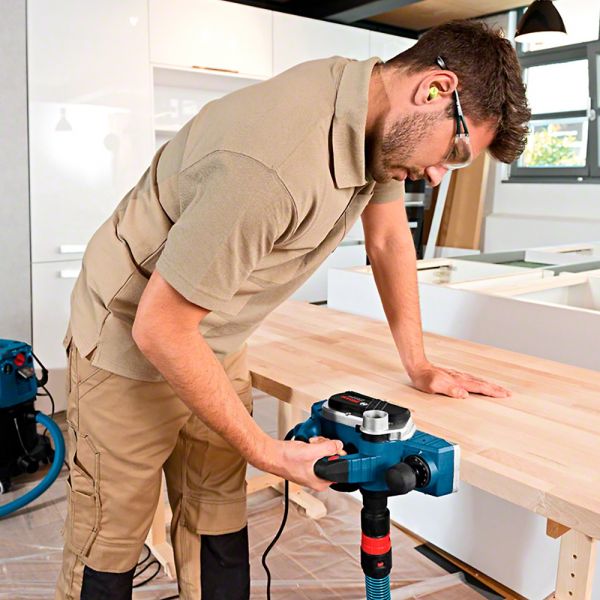 Plaina Bosch GHO 26-82 D 710W 220V com Saco Coletor de Pó