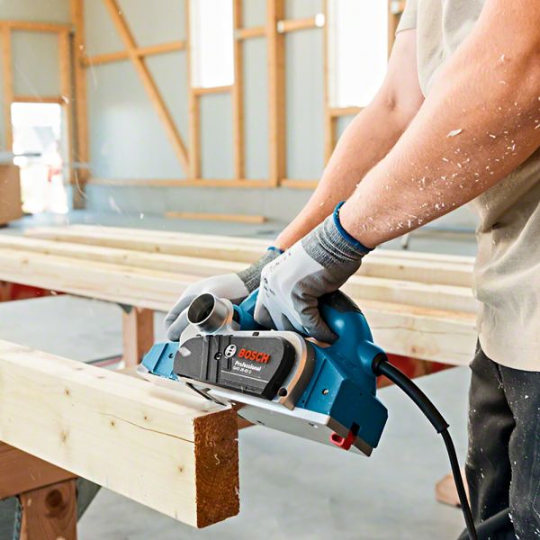 Plaina Bosch GHO 26-82 D 710W 220V com Saco Coletor de Pó