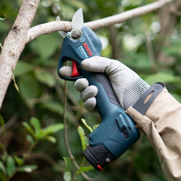 Tesoura de Poda a bateria Bosch Pro Pruner BRUSHLESS 12V Sem Bateria