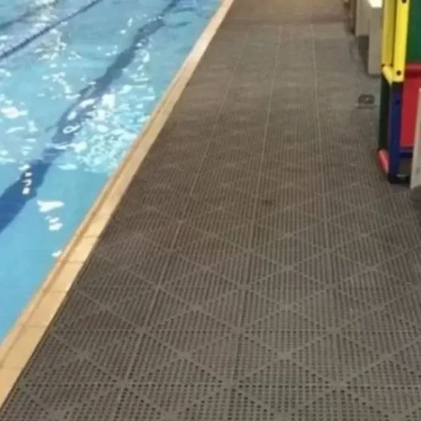 Tapete Piso Sauna 30cmX30cm Kapazi