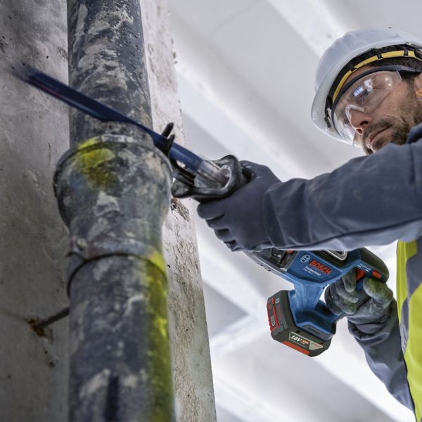 Serra Sabre Bosch GSA 185-LI 18V Sem Bateria Brushless com 2 lâminas 