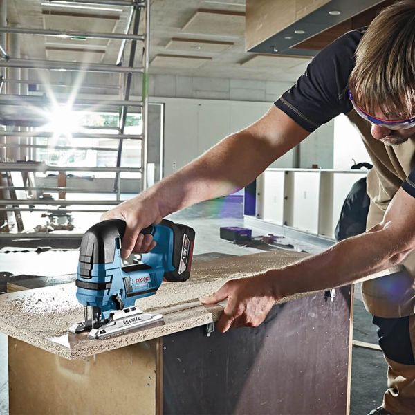 Serra Tico-Tico a Bateria Bosch GST 18V-LI, 18V, sem Bateria e sem Carregador, em Caixa de Papelão